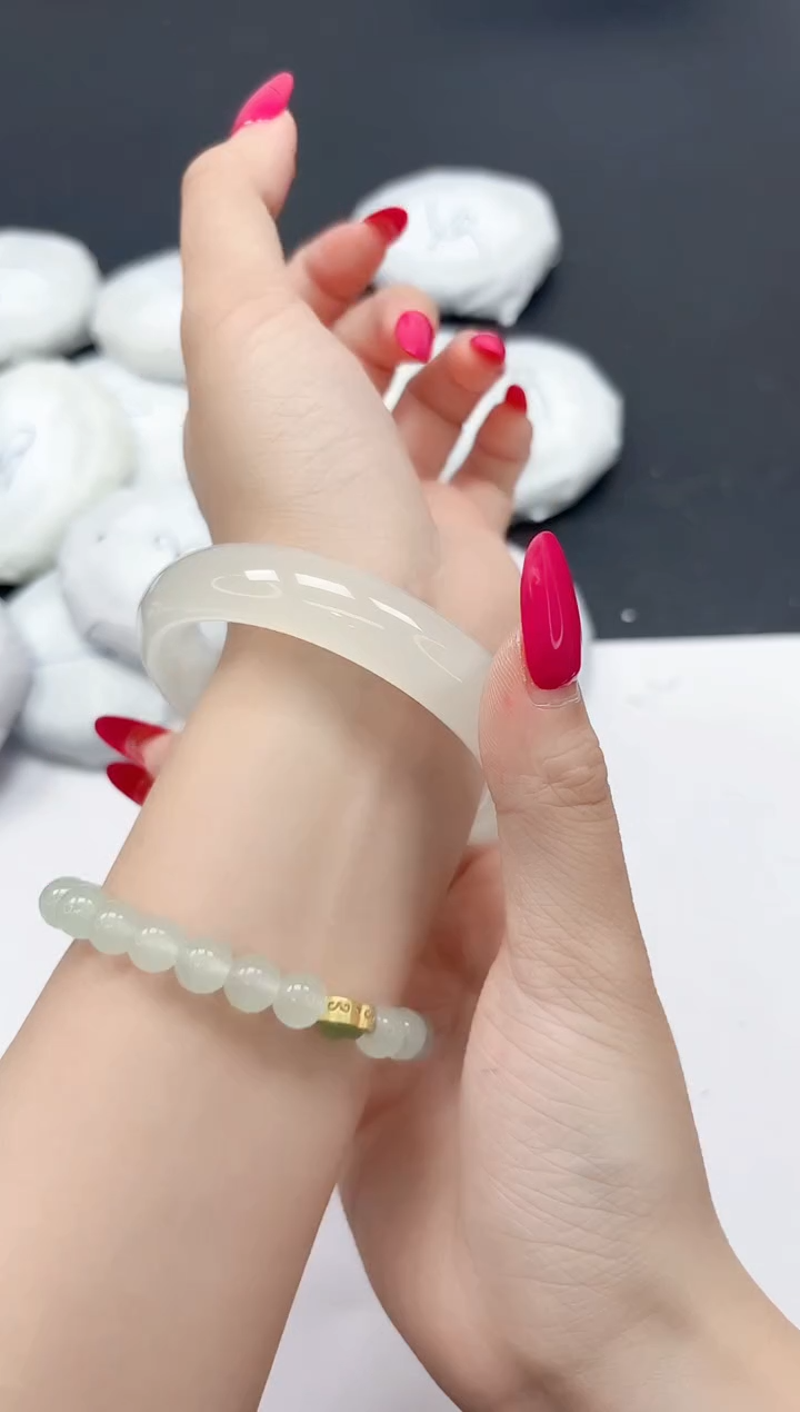 未镶嵌手镯石英质玉A385/6162