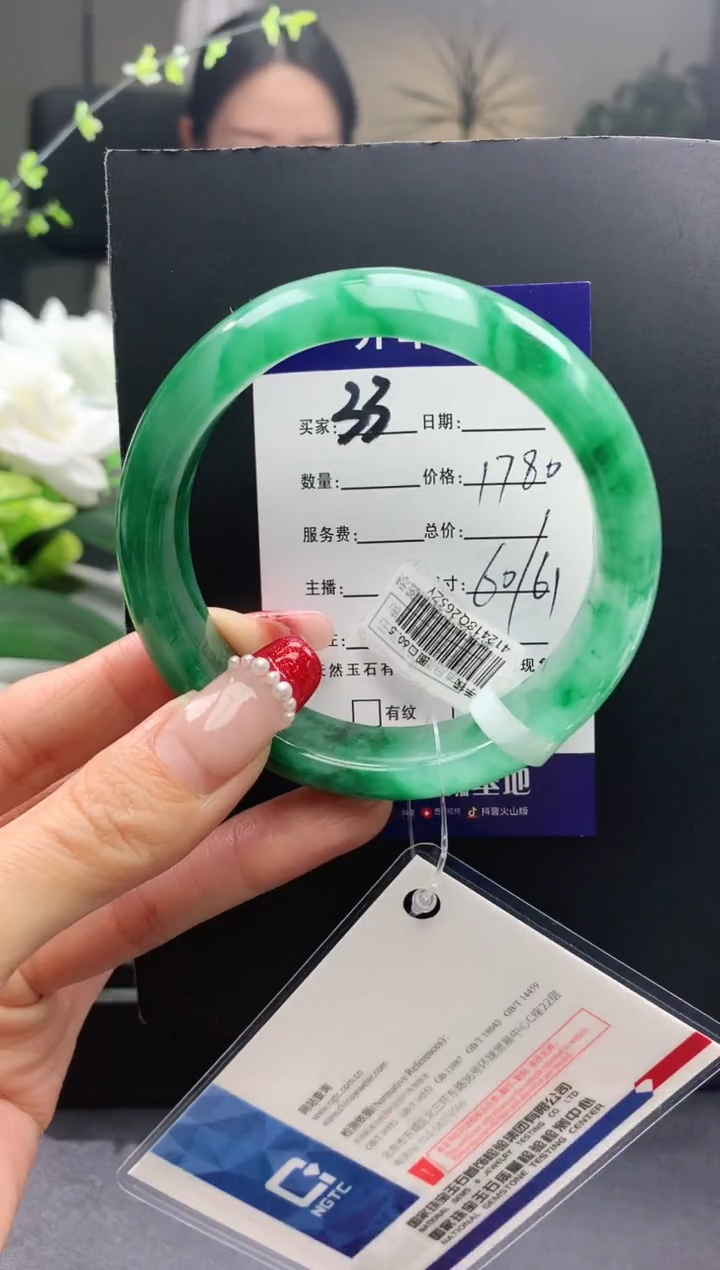 【闪购商品】石英质玉手镯未镶嵌序号33圈口60+