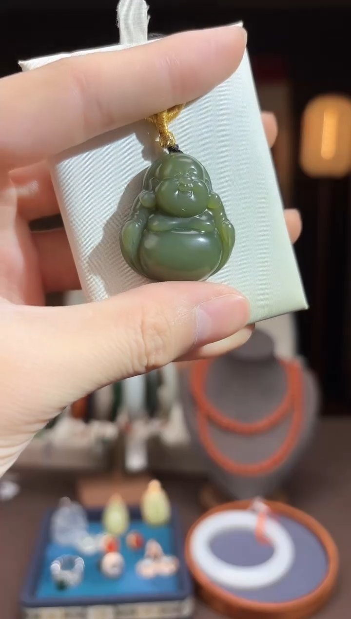 【闪购商品】和田玉1269【沙枣青弥勒佛】F281未镶嵌-