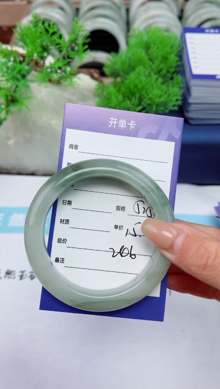 【闪购商品】石英质玉手镯合金246