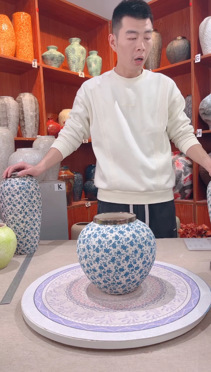 【闪购商品】瓶白底小兰花 小号 陶瓷花瓶 无花