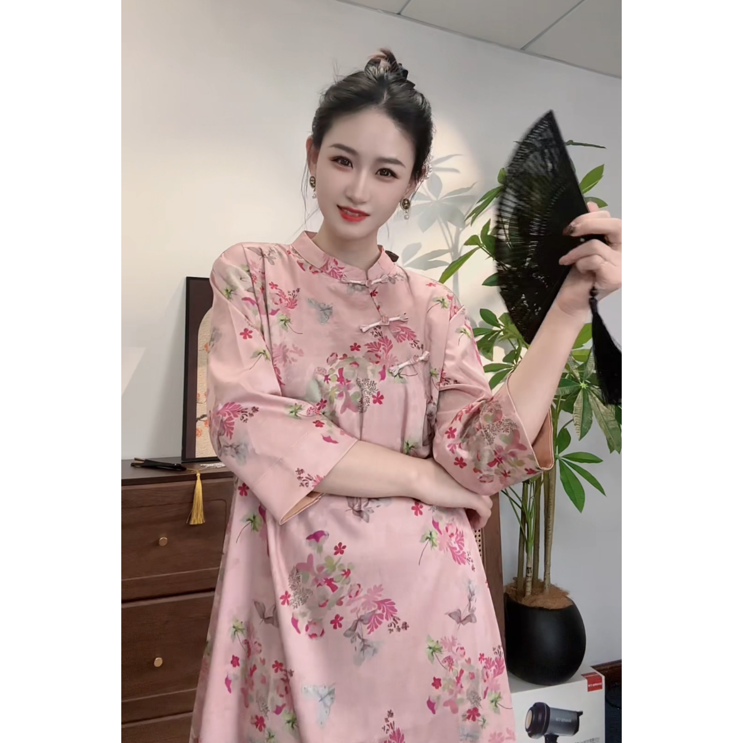 楼遥国风2025年春季新款宽松优雅女装复古斜襟日常裙（2508）