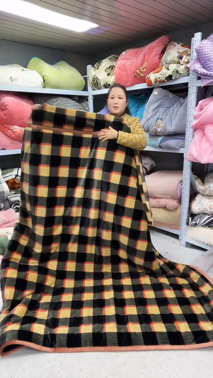 牛奶绒180+200仿兔毛被子。