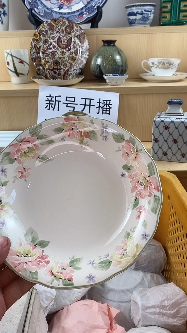 瓷片·**·新号开播第三天 家人们蹲住了