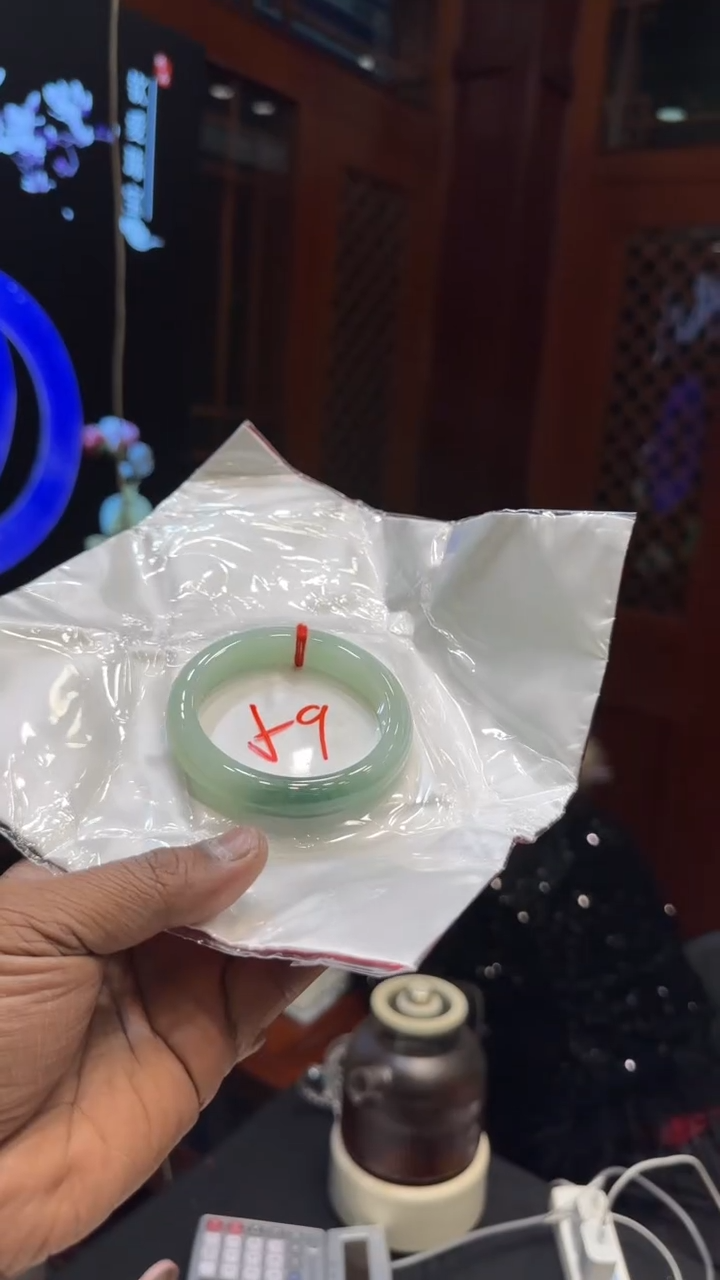 【闪购商品】翡翠手镯未镶嵌手镯