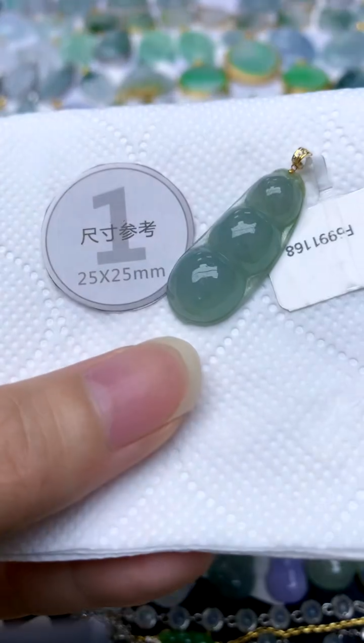 颈饰18K金镶嵌翡翠天然A货翡翠