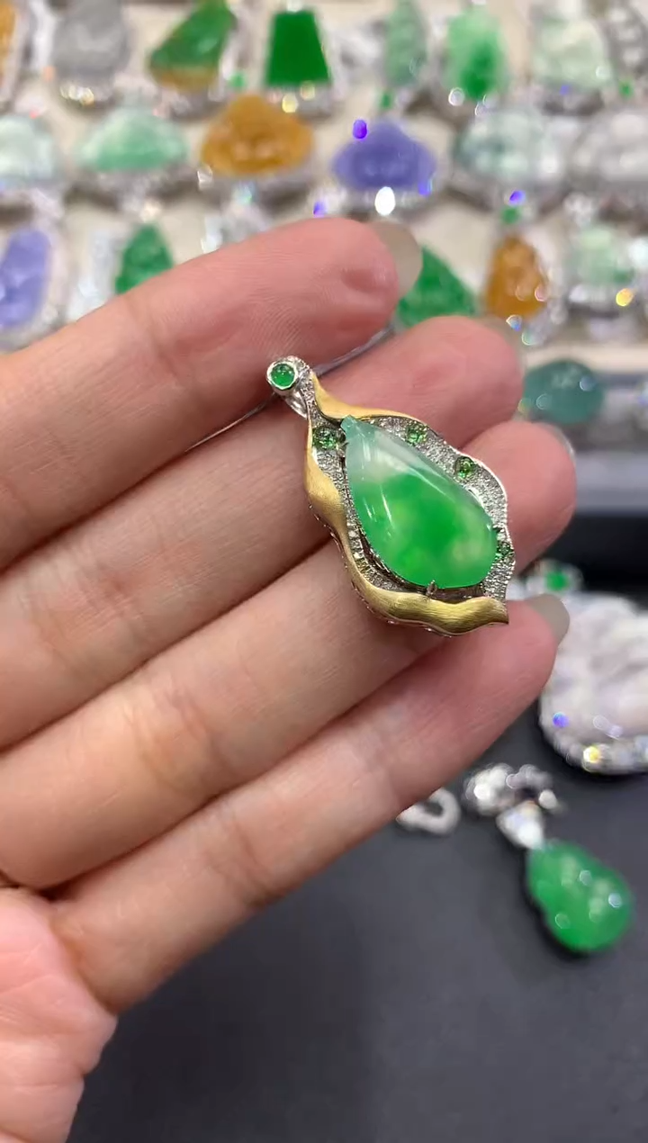 【闪购商品】翡翠吊坠(不含链)18K金镶嵌w49    