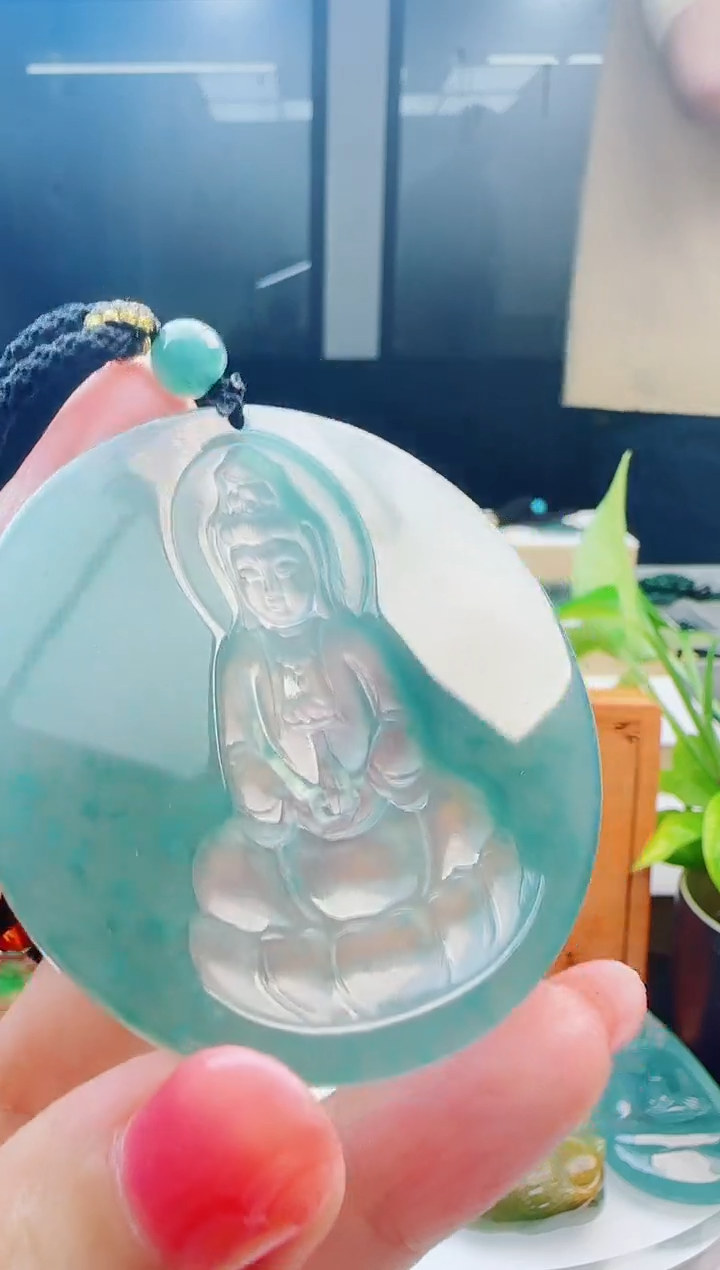 翡翠未镶嵌颈饰多样性发货其中一件