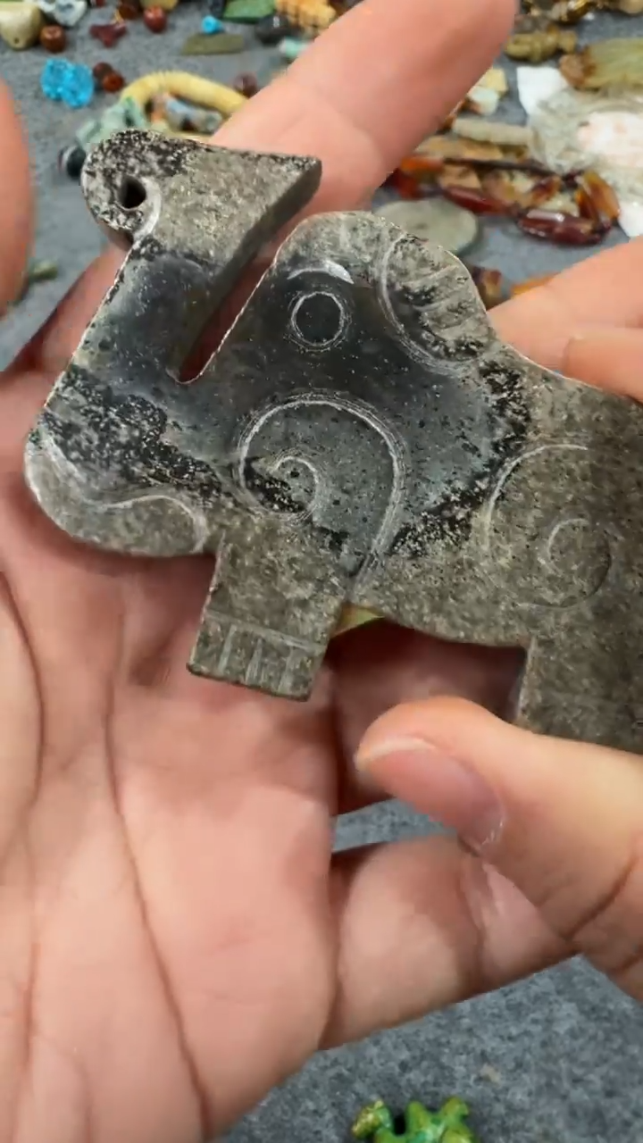 未镶嵌和田玉挂件1