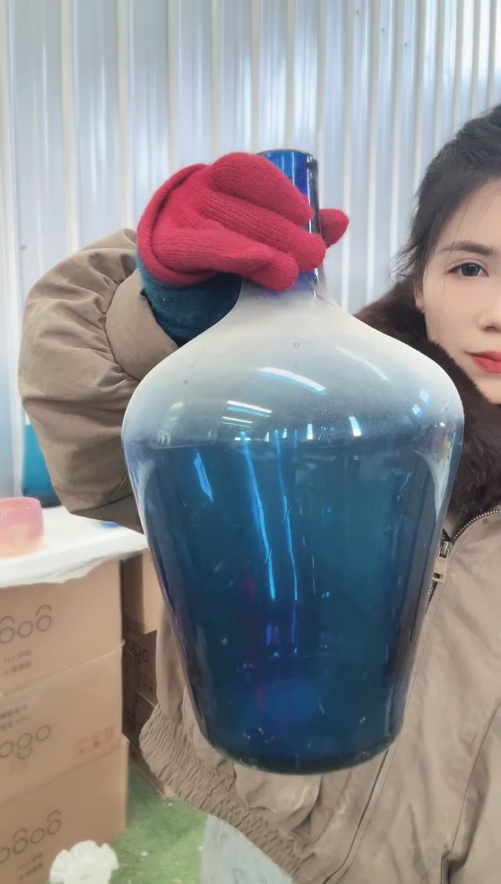 137直播玻璃花瓶