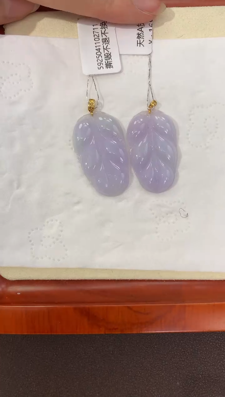 翡翠18K金镶嵌颈饰天然缅甸a货翡翠(多样性发其一)