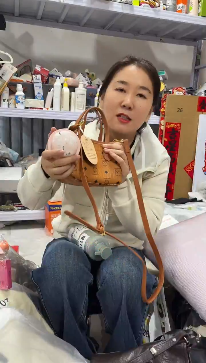 PU 宝宝们抓紧时间去下方链接拍吧发一瓶素颜霜加一瓶芦荟胶