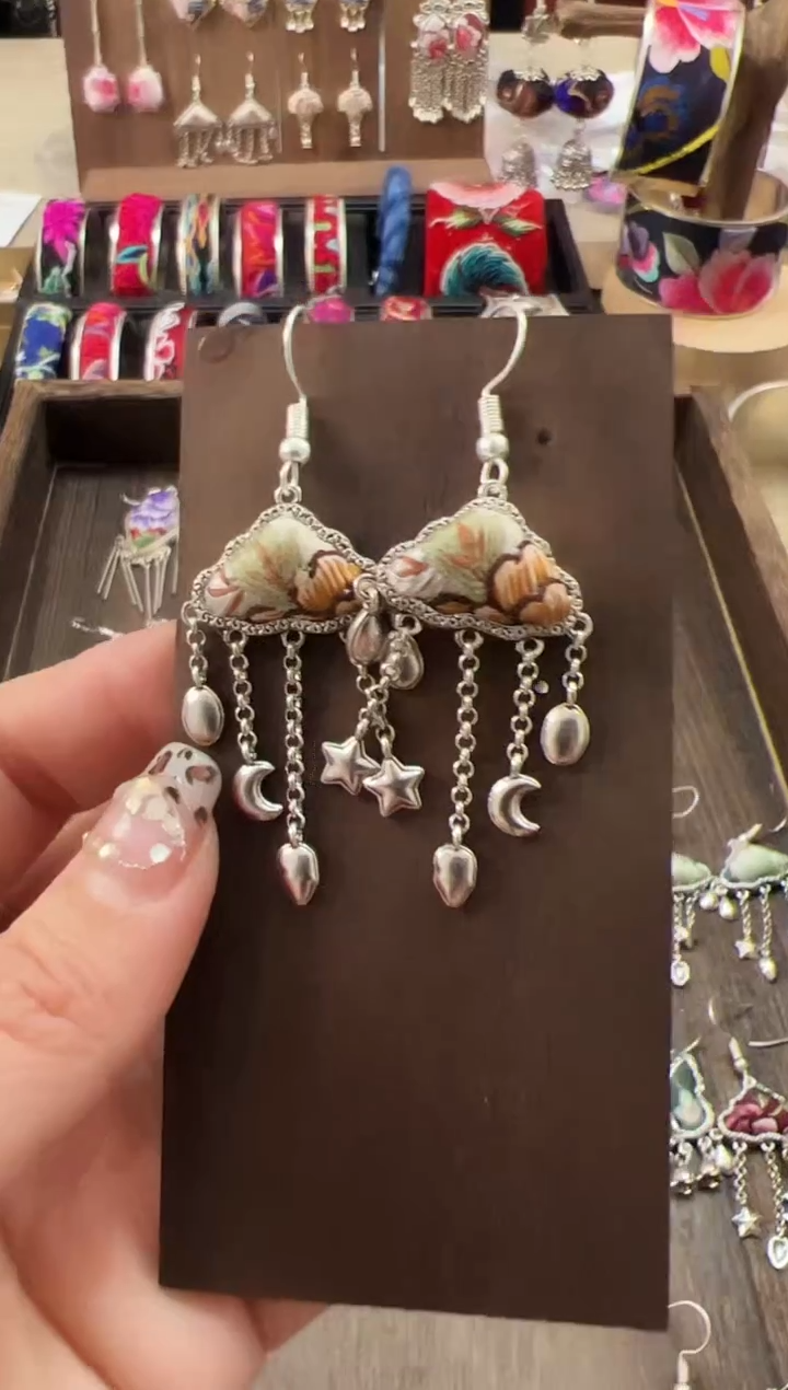 【闪购商品】织绣民族风老绣饰品101