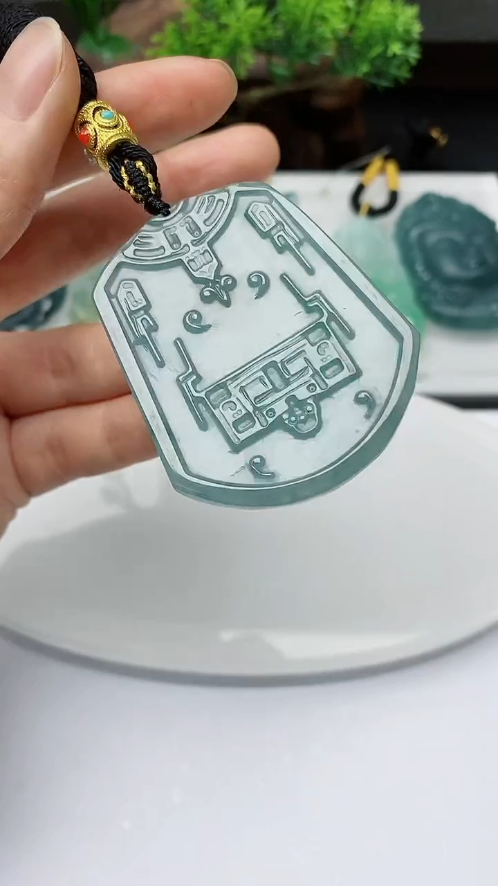 【闪购商品】翡翠颈饰未镶嵌