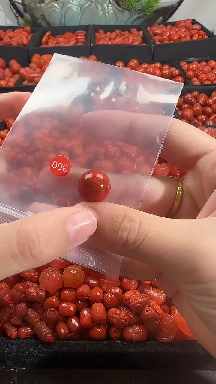 颈饰未镶嵌南红玛瑙1