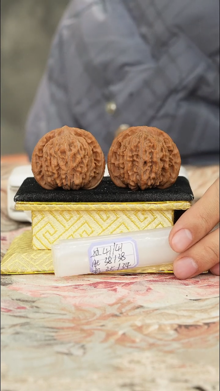 【闪购商品】文玩核桃把件一代楼