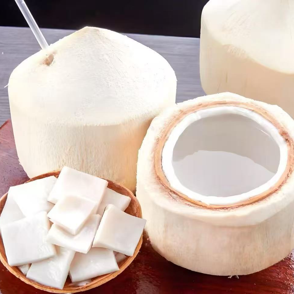 泰国椰青   纯天然饮品  1个2斤左右