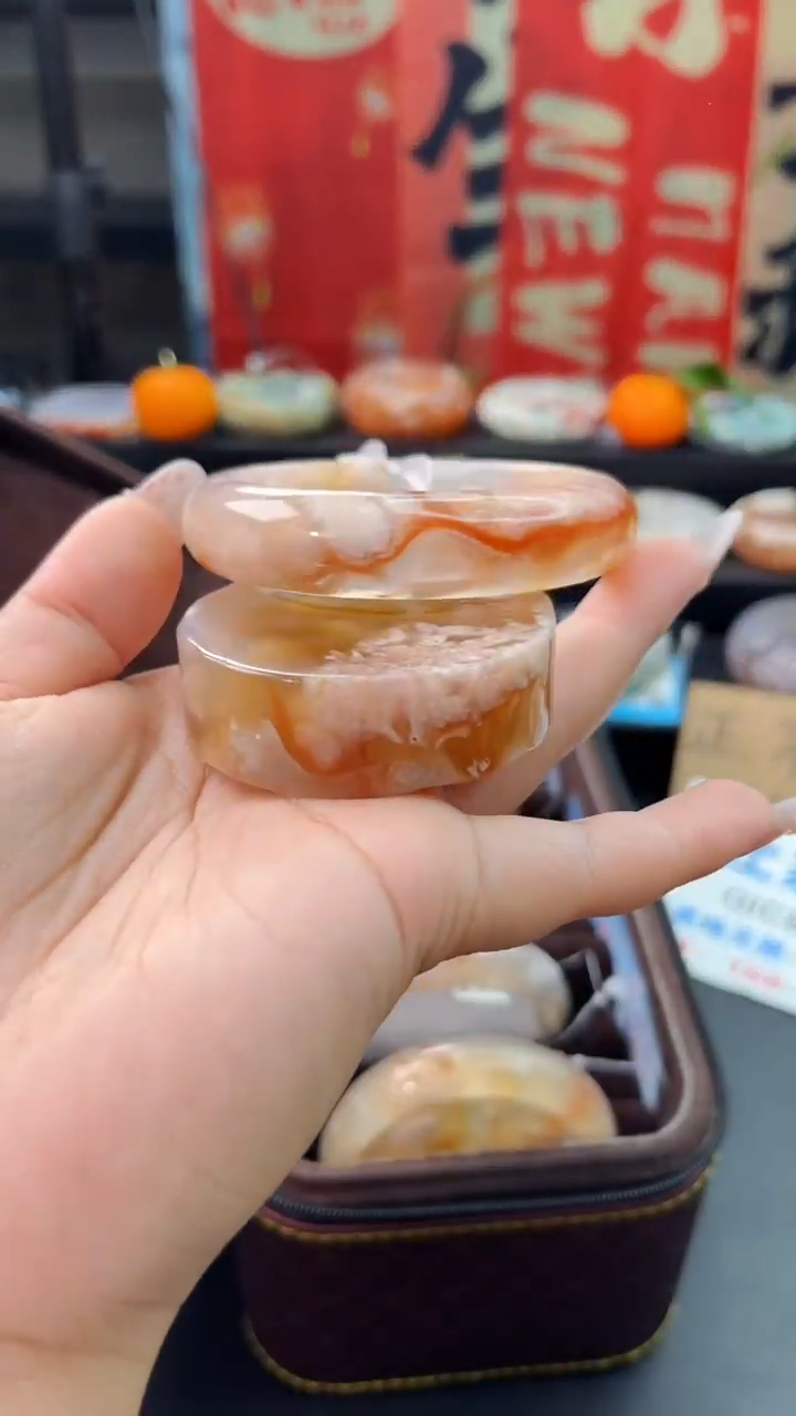 【闪购商品】石英质玉手镯未镶嵌赠送镯心（55圈口