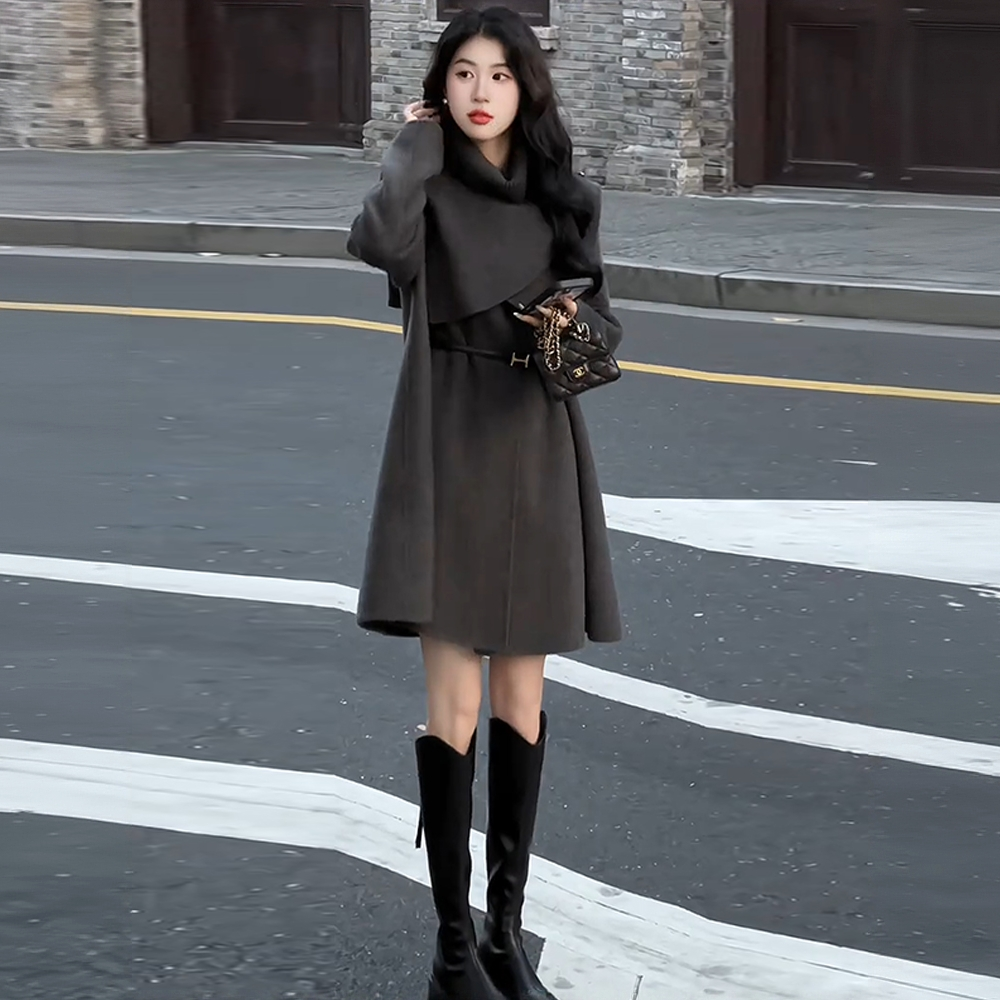 拉夏贝尔加厚外套2025秋冬款洋气显瘦百搭收腰中长款斗篷大衣