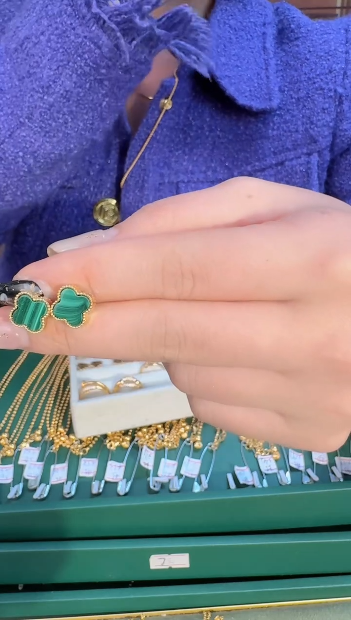 绿色四叶草耳钉0.85 （附带礼盒包装）