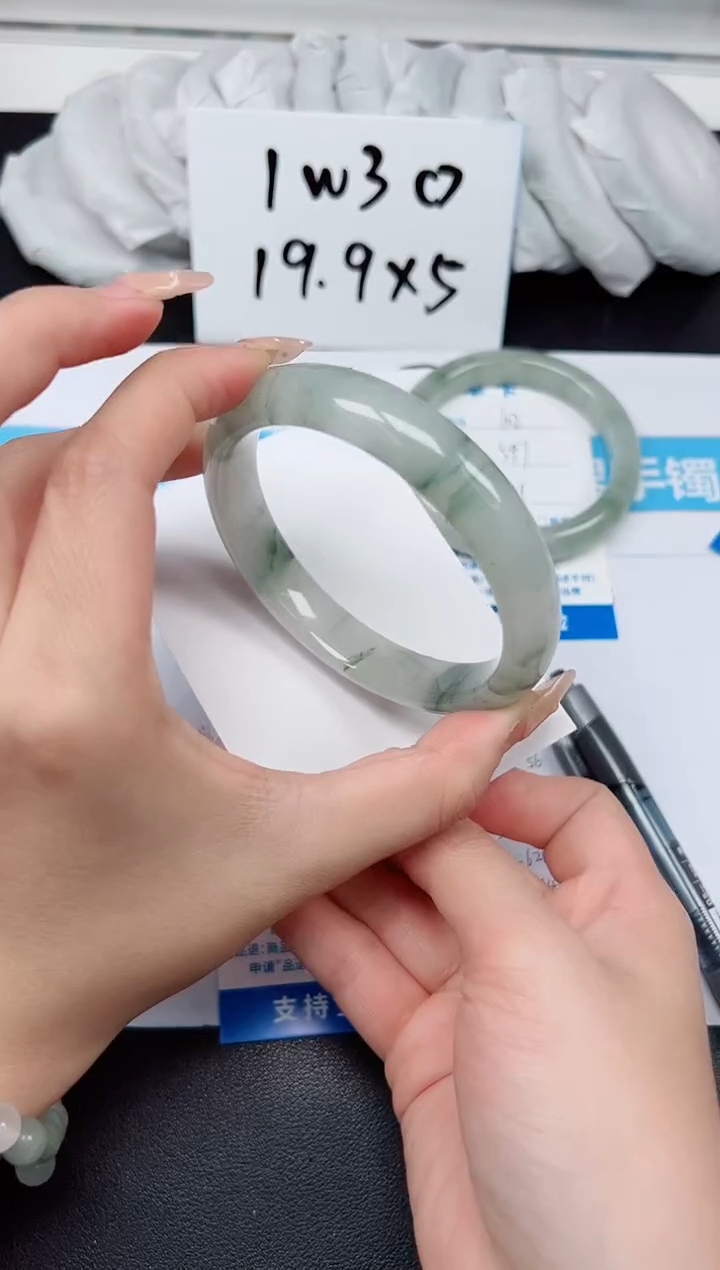 【闪购商品】石英质玉手镯未镶嵌G103-64.4