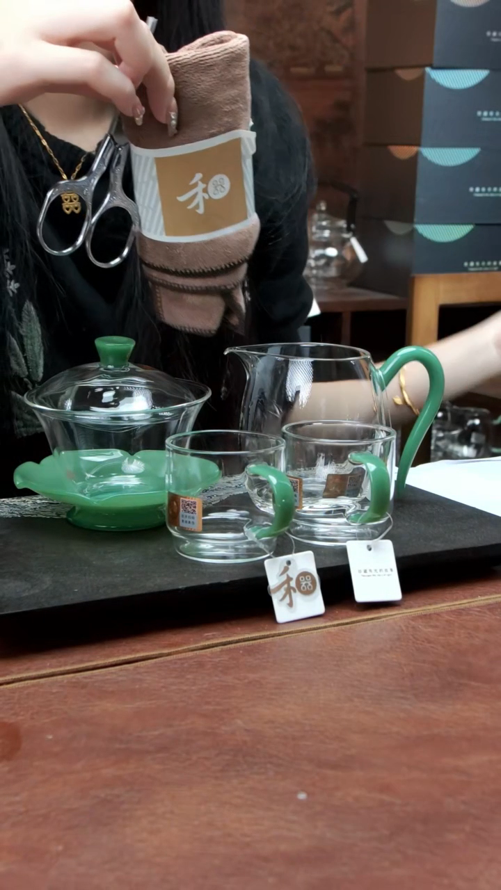 荷叶+慕然+逸杯一对翡翠玉+茶巾+茶剪