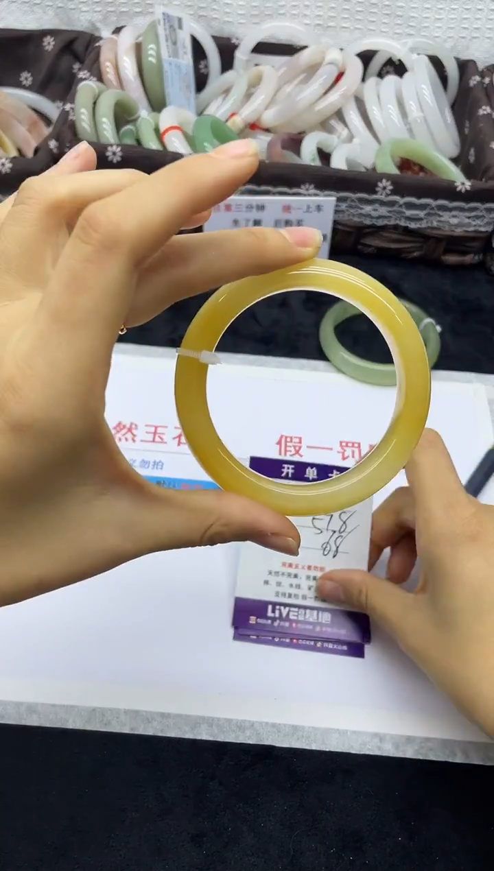 未镶嵌手镯石英质玉95