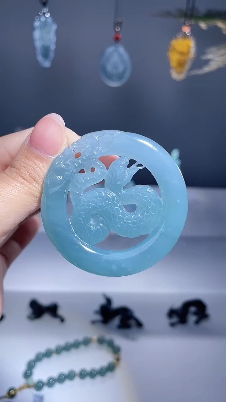 颈饰未镶嵌翡翠挂件