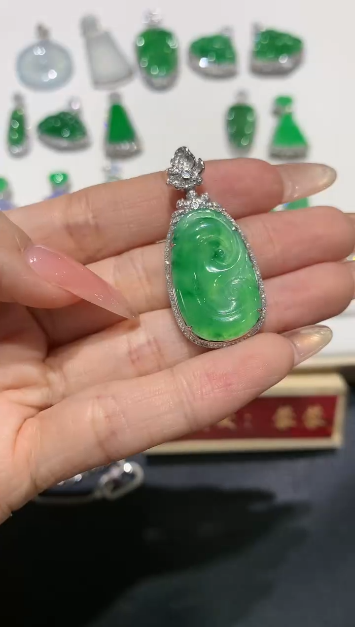 【闪购商品】翡翠吊坠(不含链)18K金镶嵌团购4