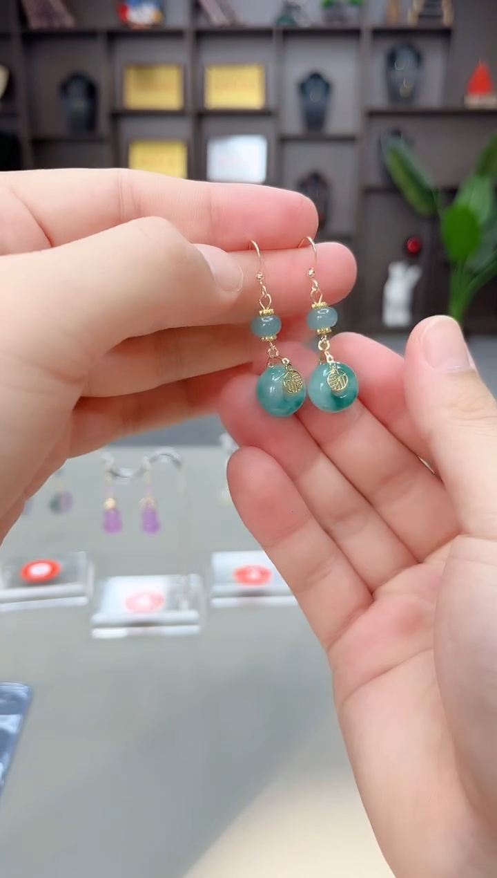 未镶嵌石英质玉（天山翠）耳饰307000