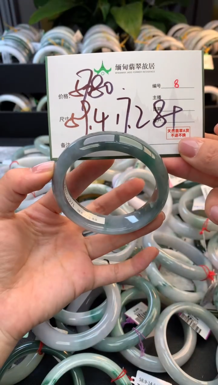 未镶嵌定制翡翠毛货需精细抛光+多人