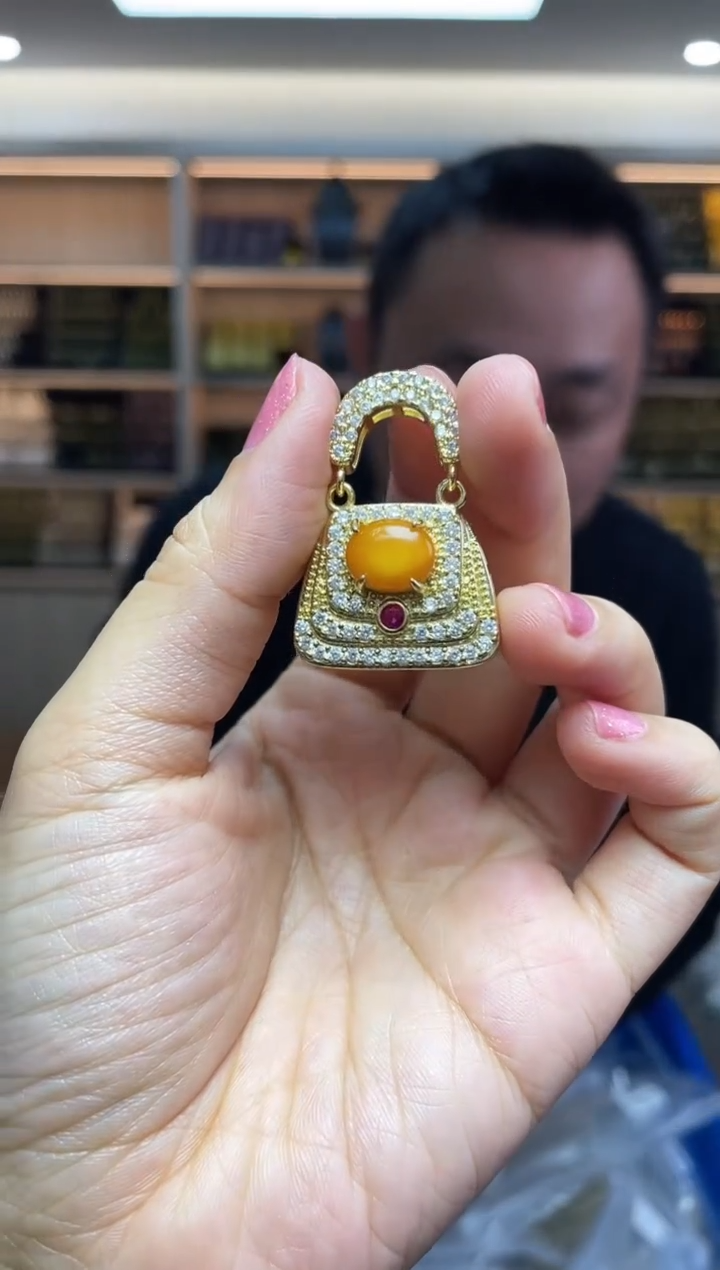 【闪购商品】蜜蜡裸石未镶嵌多样性发一件