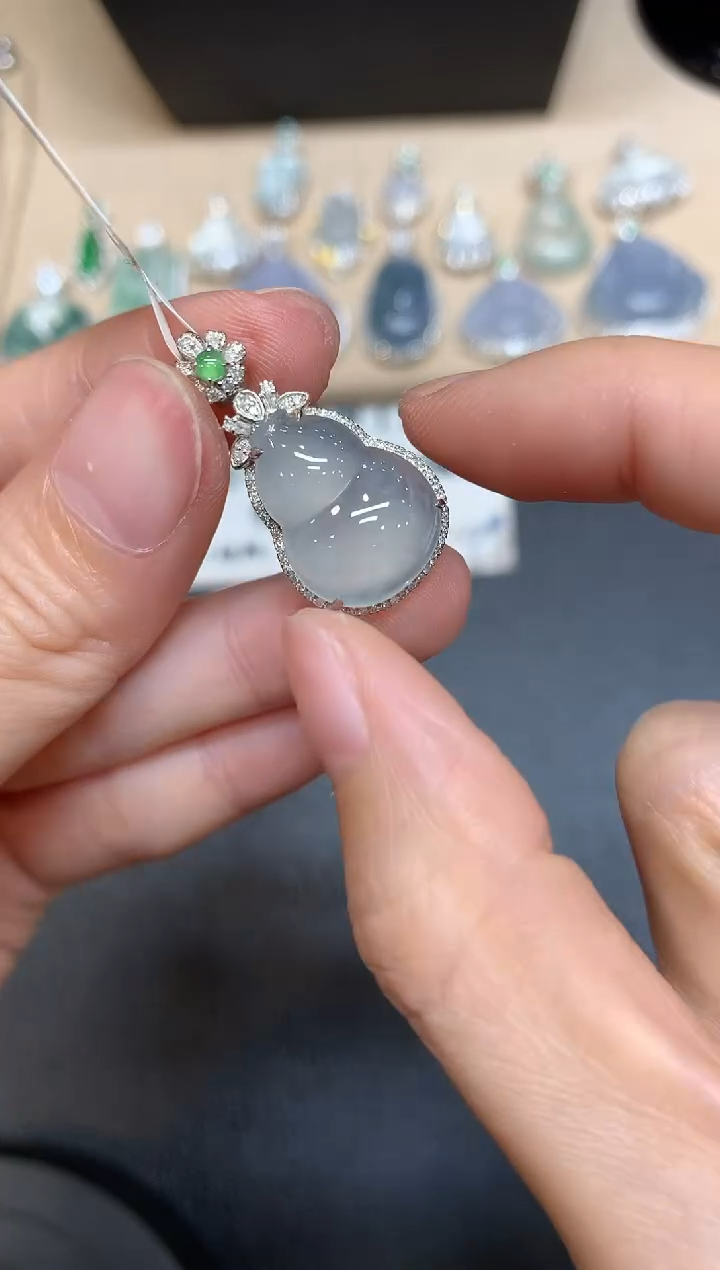 【闪购商品】翡翠吊坠(不含链)18K金镶嵌葫芦【无服务费多样性发其一