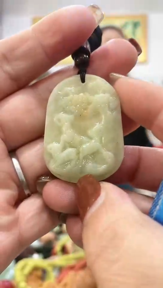 未镶嵌岫玉挂件  