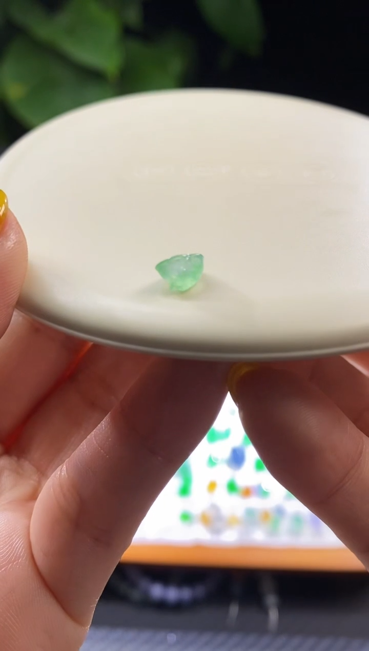 【闪购商品】翡翠挂件未镶嵌随形