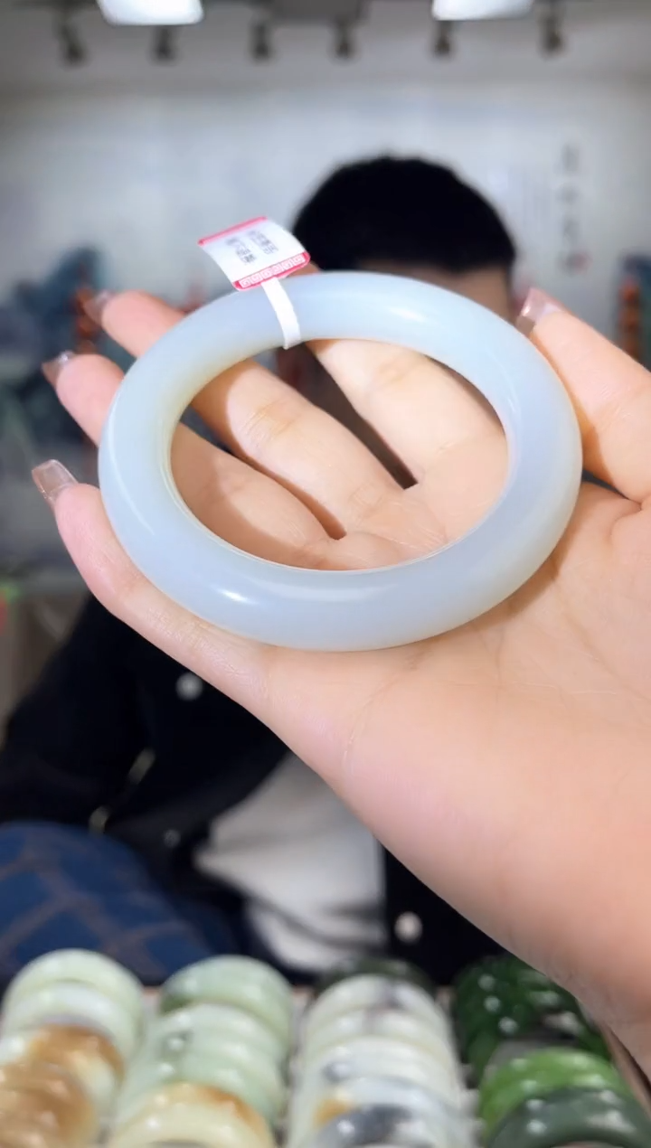 【闪购商品】和田玉手镯未镶嵌57圈口仅一只
