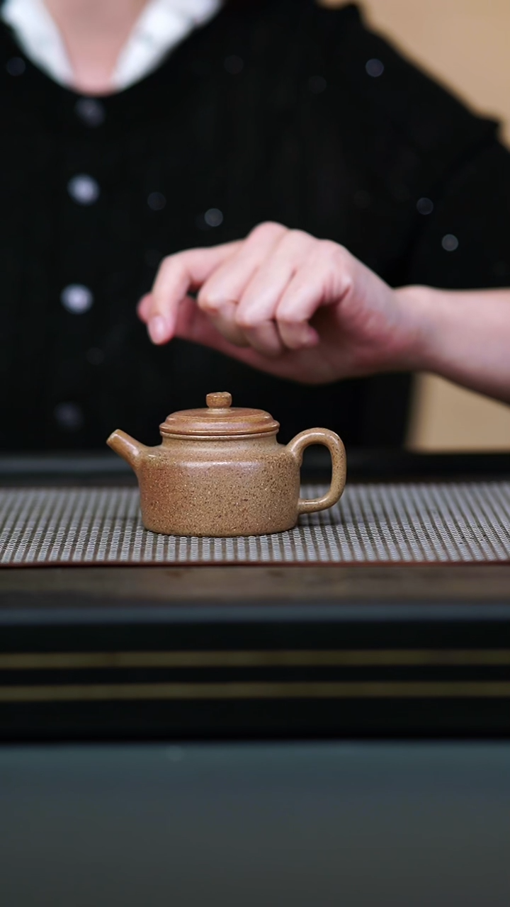 茶壶紫砂半手黄金段柴烧德钟130cc