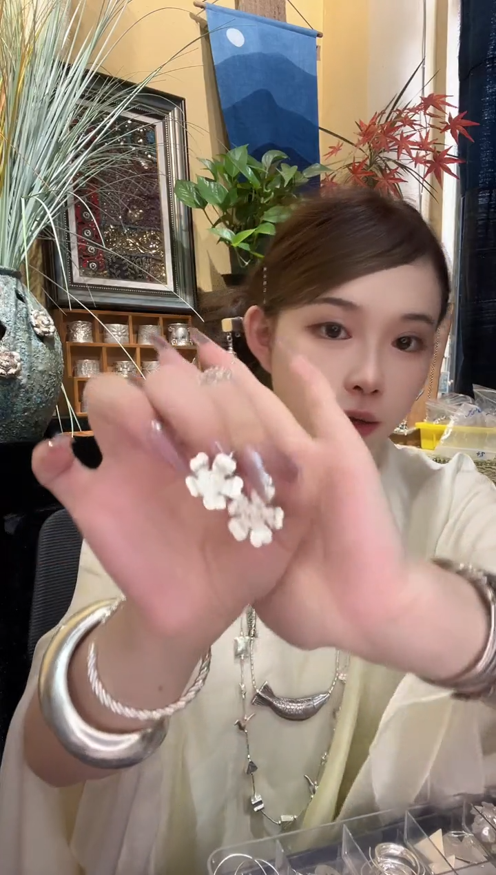 无925银爱****米耳饰