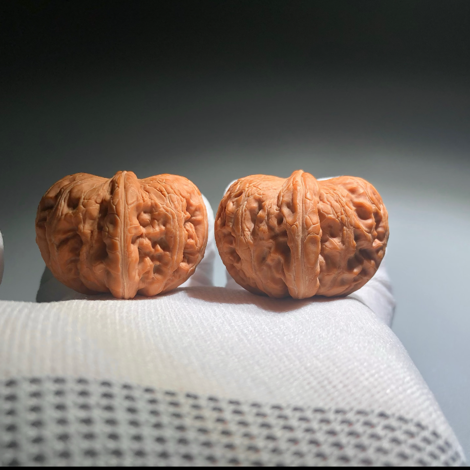 文玩核桃。文玩核桃手把件