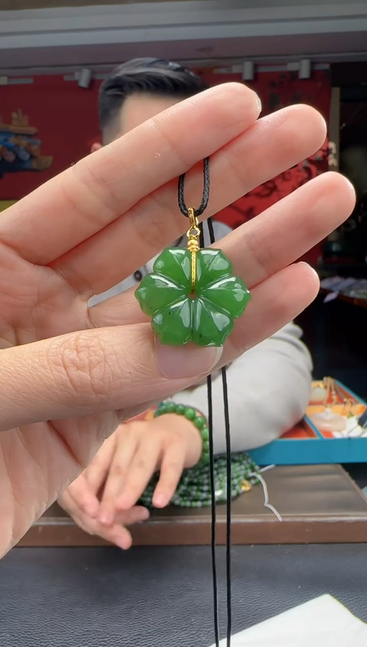 颈饰未镶嵌和田玉碧玉花吊坠