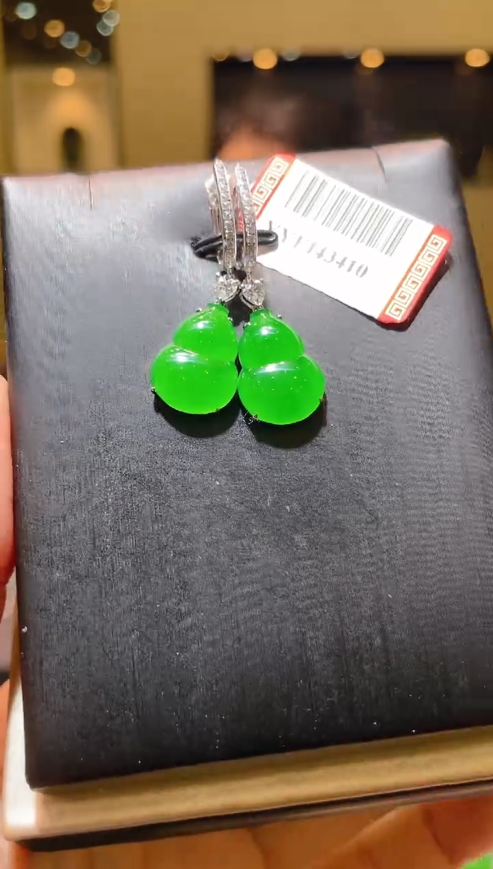 【闪购商品】翡翠吊坠(不含链)18K金镶嵌A50