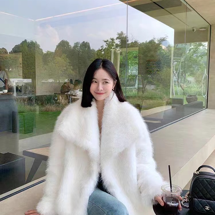 女翻领短款网红韩版女装白色冬季气质时尚毛毛外套21097