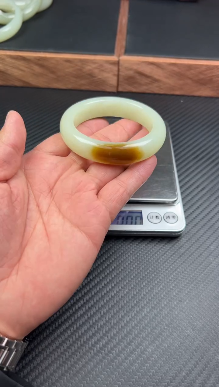 和田玉未镶嵌手镯且末微色差近矿二号矿54M