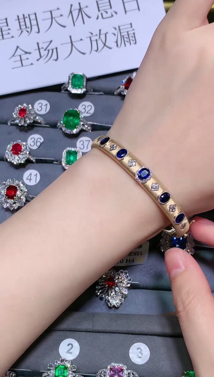 【闪购商品】蓝宝石手镯18K金镶嵌3.19CT