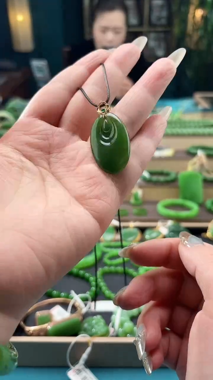 和田玉（碧玉）18K金镶嵌吊坠(不含链)心心相映