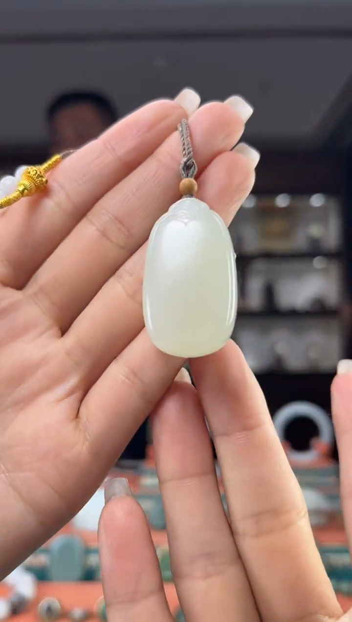 颈饰未镶嵌和田玉佩佩