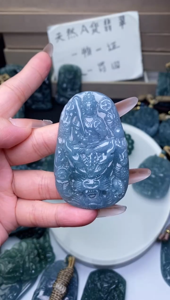 颈饰未镶嵌翡翠          
