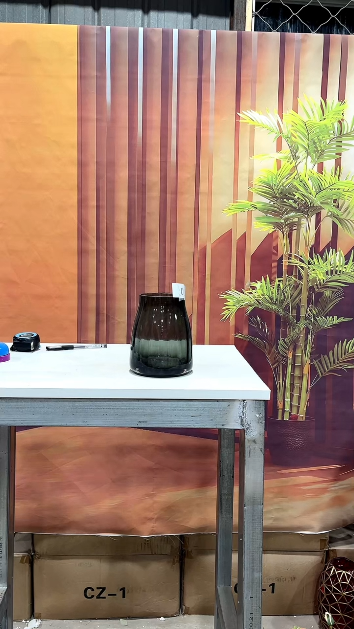 【闪购商品】玻璃011烟灰色大肚花瓶16高