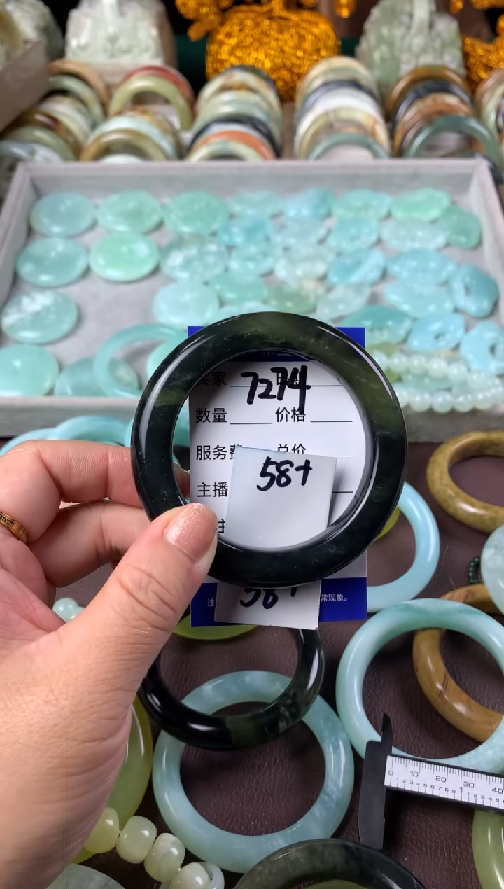 【闪购商品】蛇纹石玉手镯未镶嵌7274