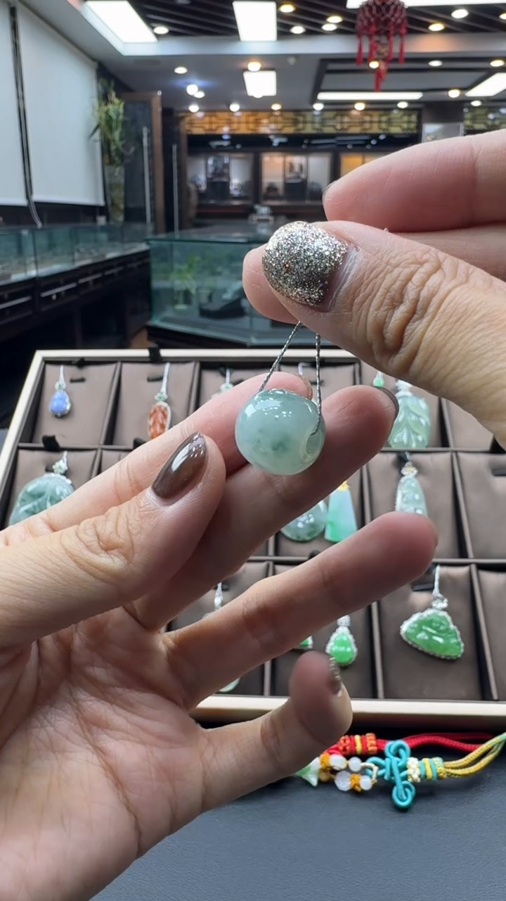 颈饰未镶嵌翡翠@****?路路通